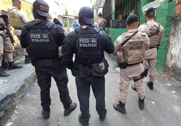 Três suspeitos de integrar facção no Nordeste de Amaralina são presos em ação policial