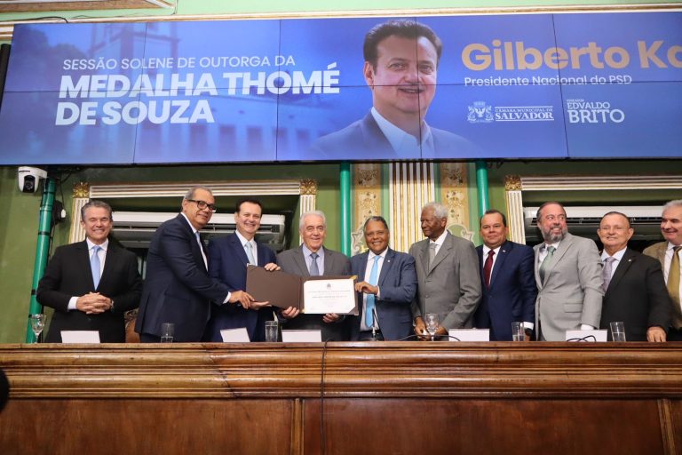 Gilberto Kassab homenageado com mais alta honraria concedida pelo Legislativo soteropolitano