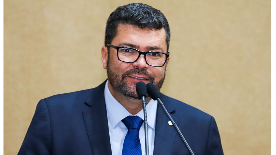 Deputado Marcinho Oliveira apresenta projeto que proíbe divulgação de obras do Governo sem identificação