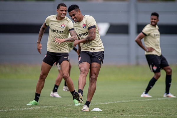 RETORNO DE EVERALDO: Vitória faz últimos ajustes para duelo contra o Botafogo