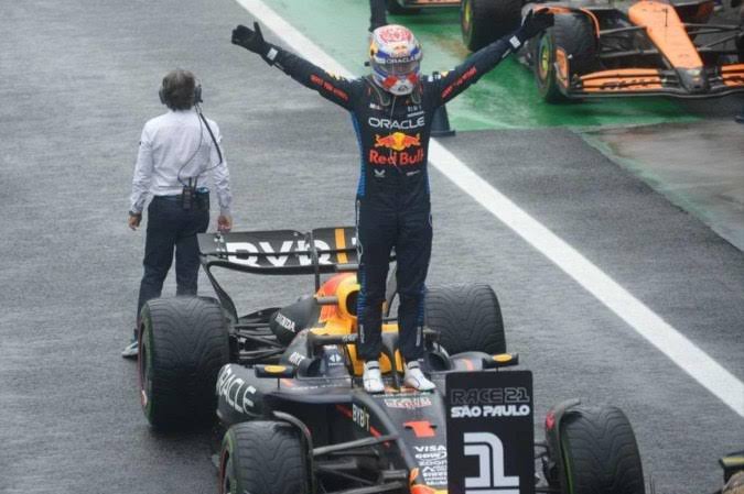 Max Verstappen conquista GP de São Paulo após largar em 17º e amplia liderança no campeonato