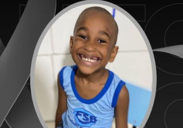 Menino de 5 anos morre após ser atingido por bala perdida dentro de casa, em Itinga