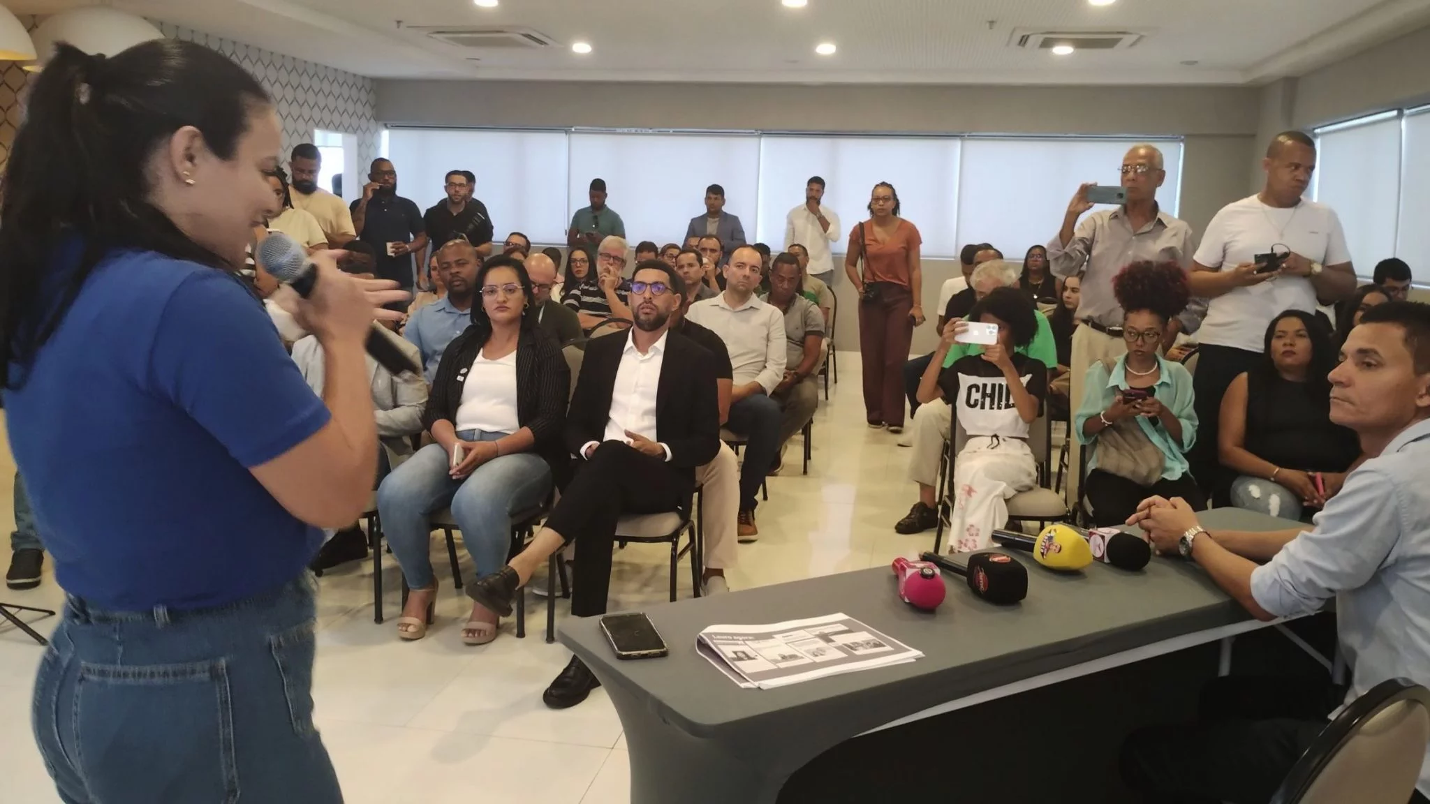 Prefeita eleita de Lauro de Freitas corta salário e redireciona recursos para saúde e educação