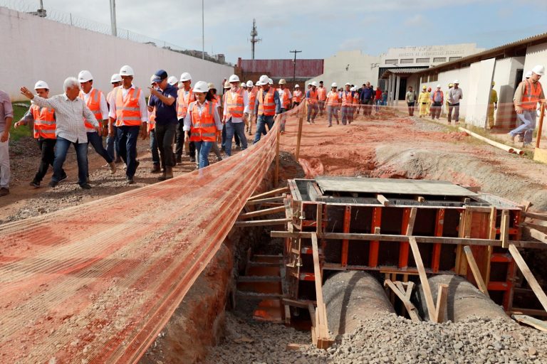 Governador Jerônimo Rodrigues realiza vistoria nas obras do maior trecho do VLT em Salvador