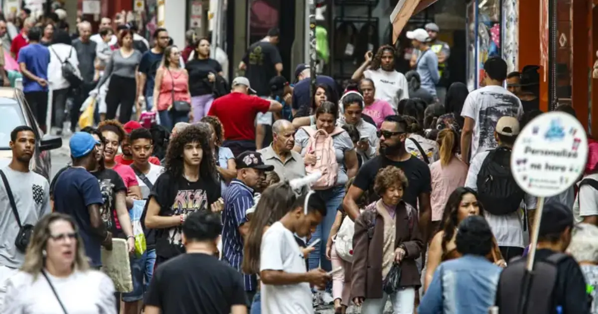 Economia brasileira avança 0,9% e supera expectativas de analistas