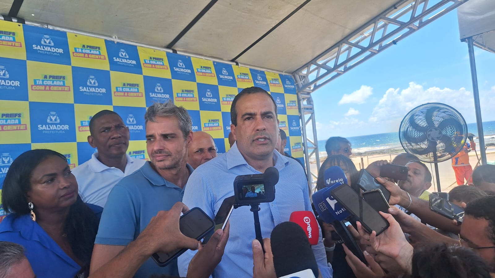 Bruno Reis Responde a Jerônimo: Governador Critica a Venda de Terrenos, Mas Já Defende Ações Semelhantes