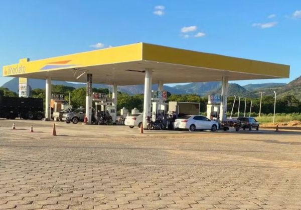 Pai esquece filhas em posto de gasolina no Espírito Santo durante volta de viagem para a Bahia