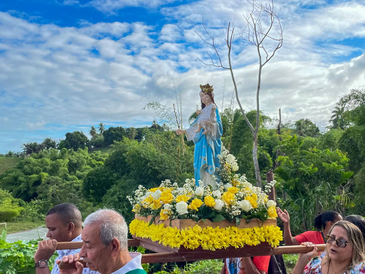 Simões Filho: Procissão e missa marcam início das celebrações para Nossa Senhora da Luz
