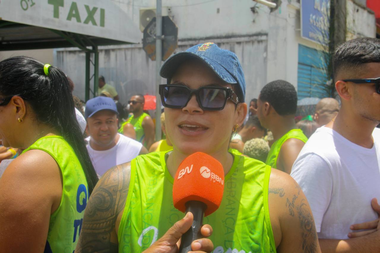 Amanda Nunes marca presença na Lavagem do Adro e celebra cultura e esporte em Pojuca