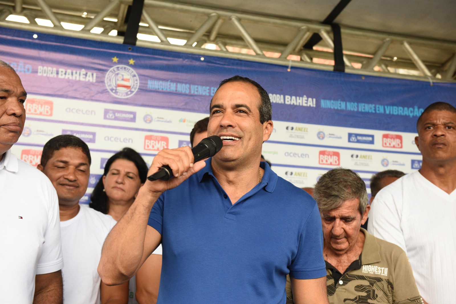 Prefeitura inaugura campo com grama sintética e lança Bora Bahêa Meu Bairro na Cidade Baixa