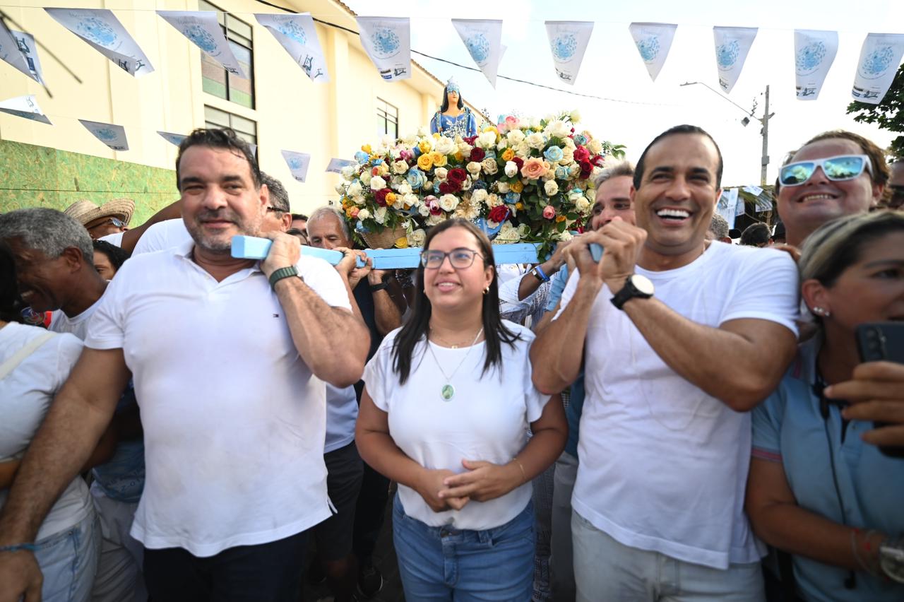 Bruno Reis acompanha entrega do presente principal para Iemanjá e exalta festa da Rainha do Mar: “Representa a força da nossa fé”