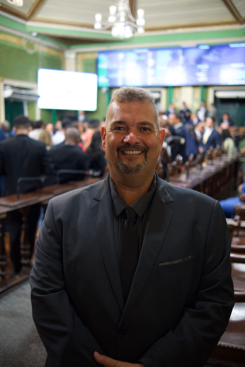 Vereador Gordinho da Favela participa da primeira sessão do ano e reafirma compromisso com as comunidades de Salvador