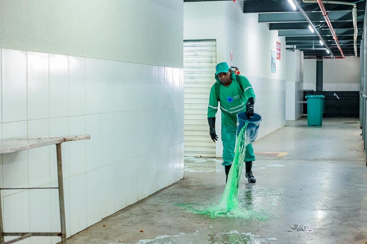 Simões Filho: Mercado Municipal passa por mutirão de limpeza e manutenção
