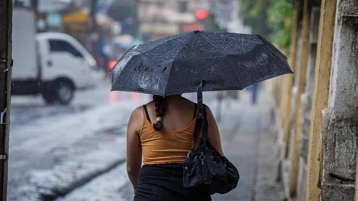 Inmet emite alerta de chuvas e ventos fortes para nove cidades da Bahia