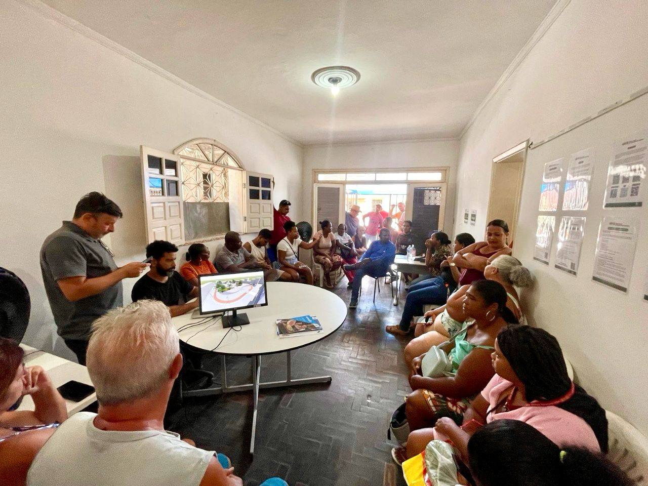 Prefeitura de Valença discute melhorias na Praça da República com ambulantes