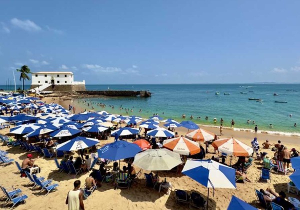 Projeto de lei propõe proibição de caixas de som nas praias de Salvador