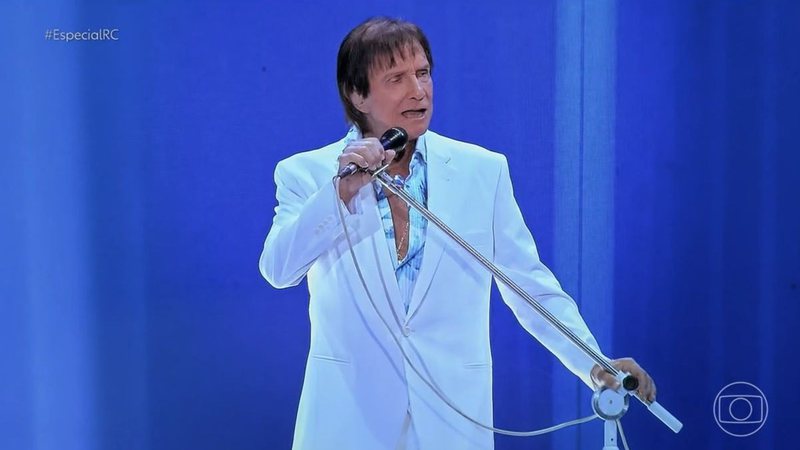 Romântico assumido, Roberto Carlos fala sobre namoro aos 83 anos