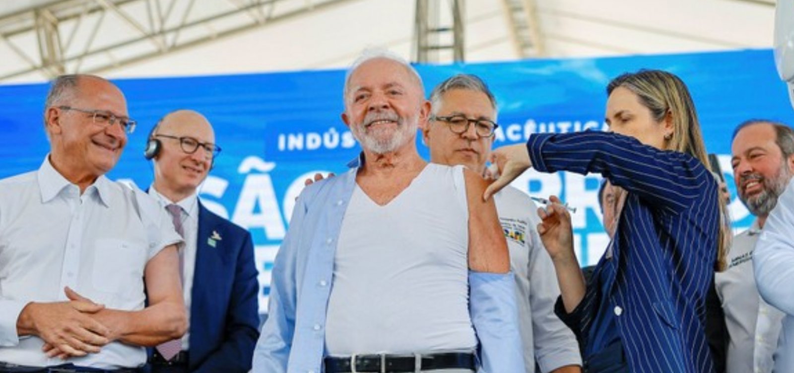Lula se vacina contra a gripe em Minas e reforça campanha nacional de imunização