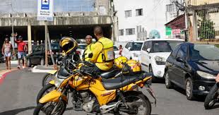 Jerônimo lança linha de crédito e isenção de IPVA para mototaxistas e motofretistas na Bahia