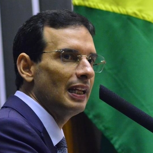 Deputado Leo Prates denuncia golpe que usa seu nome para enganar prefeitos na Bahia