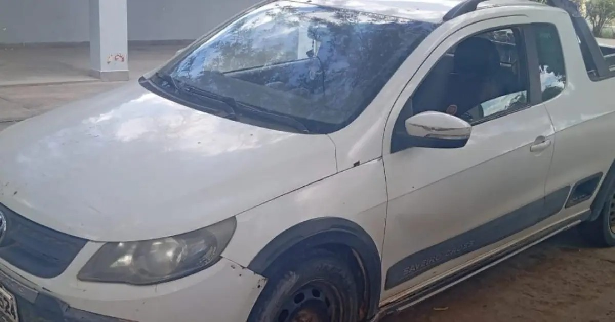 Carro roubado é recuperado pela Cipe no centro de Miguel Calmon