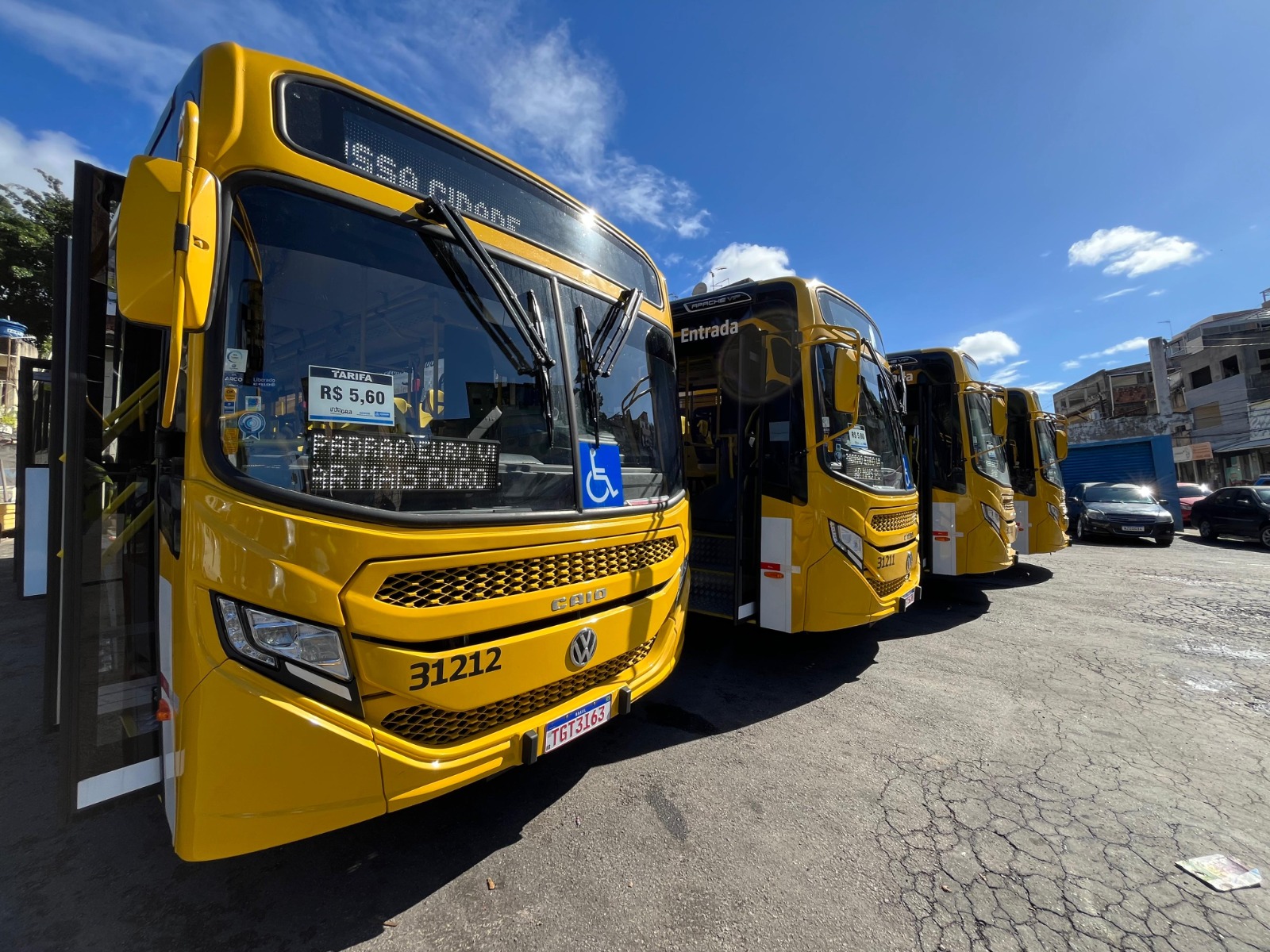 Prefeitura de Salvador entrega novos ônibus com ar-condicionado para Parque São Cristóvão