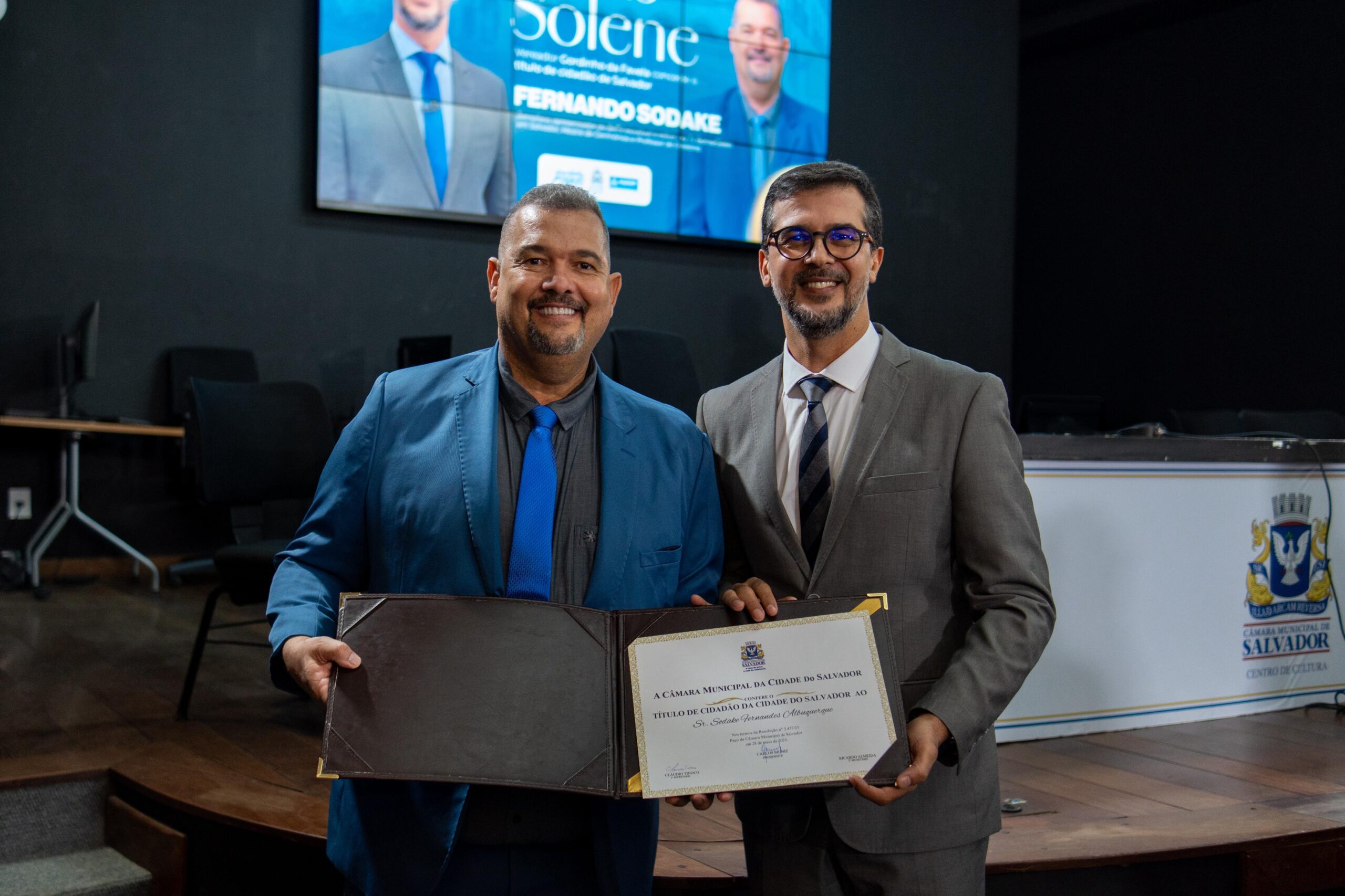 CÂMARA MUNICIPAL CONCEDE TÍTULO DE CIDADÃO SOTEROPOLITANO AO JORNALISTA E APRESENTADOR FERNANDO SODAKE