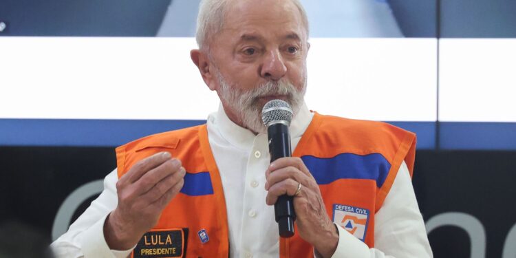 Presidente manifesta pesar por tragédia em Santa Catarina que vitimou oito pessoas.