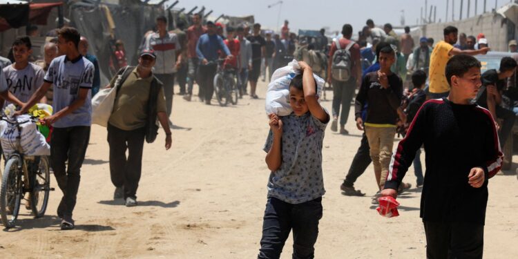 Conflito em Gaza deixa 40 mortos, com grande parte das vítimas próximas a ponto de distribuição de comida.