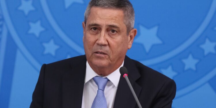 Braga Netto solicita confronto com Cid Gomes no processo judicial sobre o caso envolvendo a tentativa de golpe.
