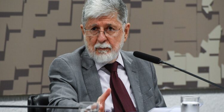 Governo brasileiro avalia cortar laços militares com Israel
