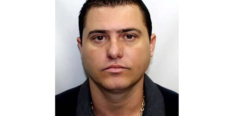 Líder de milícia permanece detido em presídio federal de segurança máxima na capital federal.