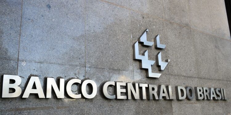 Análise econômica revisa prognóstico inflacionário para 5,2%