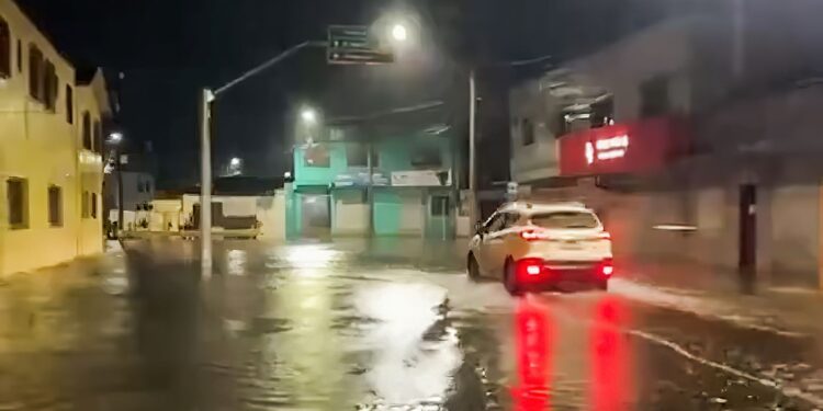 Moradora descreve cena de destruição em Canoas após forte chuva no Rio Grande do Sul