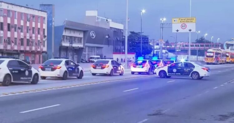 Operação policial fecha Avenida Brasil e mira facção criminosa no Rio