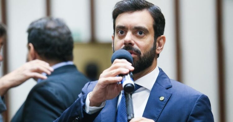 Líder da oposição denuncia tentativa de coação após invasão a imóvel de deputado