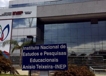 Ministério da Educação remunera até R$ 864 diários ao certificador do Enem e PND
