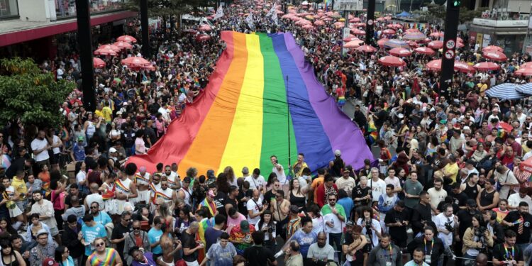 Pride de São Paulo celebra diversidade com debates sobre o processo de envelhecer na comunidade LGBT+