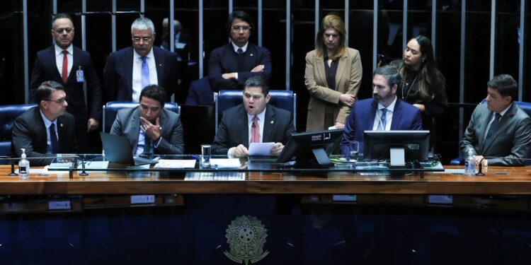Câmara dos Deputados terá número de assentos aumentado para 531 após aprovação do Senado.