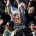 Milhares participam da marcha com tonalidades políticas em prol de Jesus, em São Paulo.