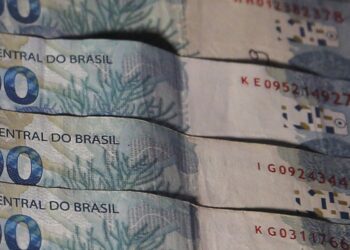 Estudo: tributação de grandes fortunas promoveria igualdade socioeconômica.