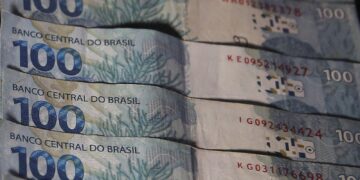 Estudo: tributação de grandes fortunas promoveria igualdade socioeconômica.