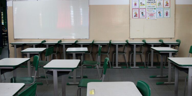SP: Prazo de 5 dias para prefeitura esclarecer projeto de privatização de escolas