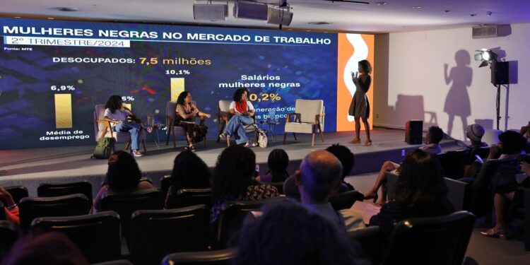 Latinidades promove debate sobre futuro e trabalho para jovens mulheres negras