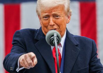 Trump anuncia imposto de 10% para nações que aderirem ao bloco dos Brics