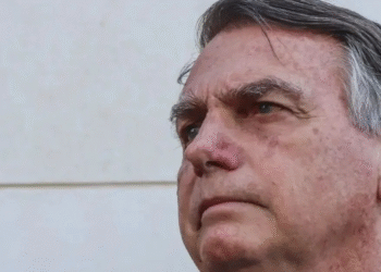 STF impõe tornozeleira e recolhimento noturno a Bolsonaro após operação da PF