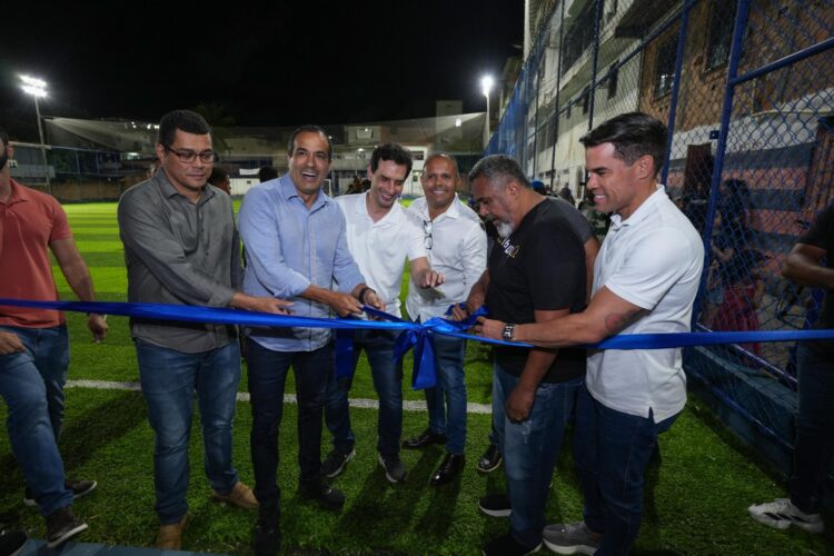 Prefeitura chega a 79 campos com gramado sintético e fortalece prática esportiva em Salvador