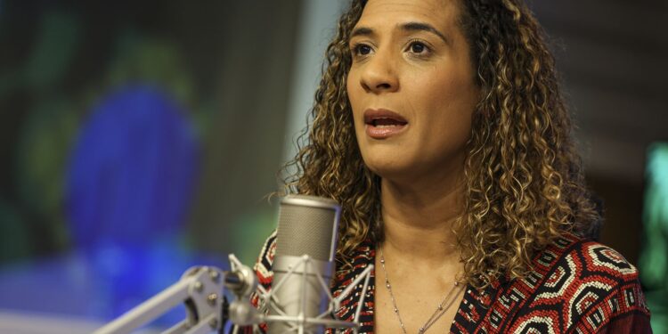 Ministra lamenta morte de jovem por ação policial