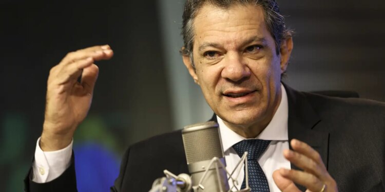 Lula e Trump podem discutir tarifas em possível diálogo, afirma Haddad