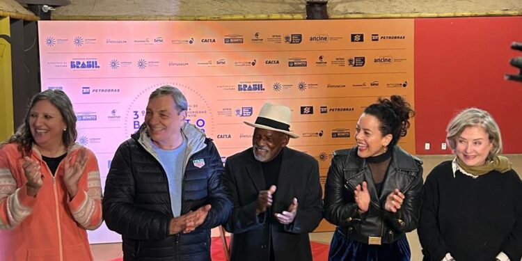 Bonito homenageia o cinema com calçada da fama
